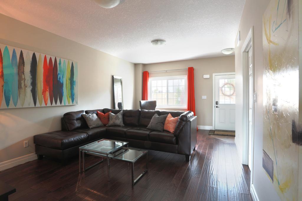 Boardwalk Homes - Executive Townhomes كيتشنر الغرفة الصورة