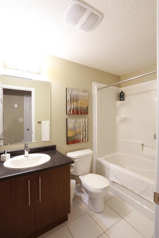 Boardwalk Homes - Executive Townhomes كيتشنر الغرفة الصورة